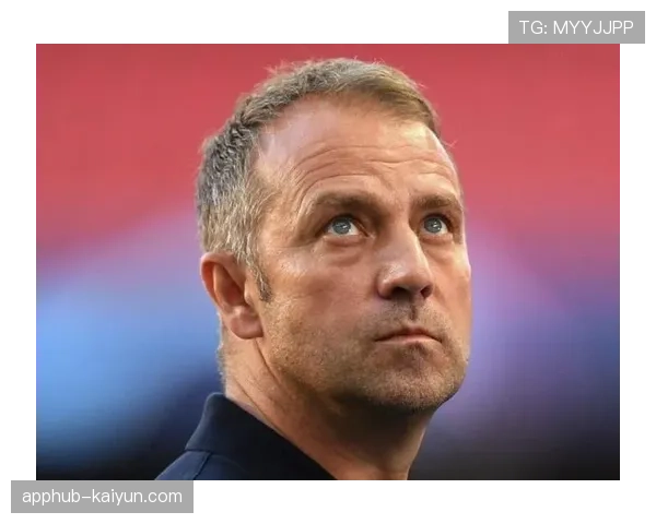 巴萨主帅弗里克出席发布会,确认将延续注重边中结合与肋部穿插的战术理念